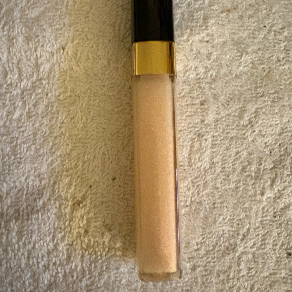 Glossier Ovation